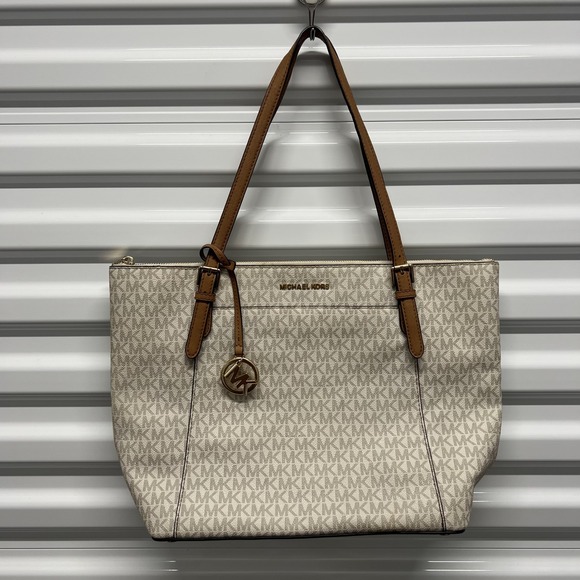 Michael Kors Voyager Large Tote Bag Vanilla Logo Monogram Acorn Trim Gold HW — photo 2